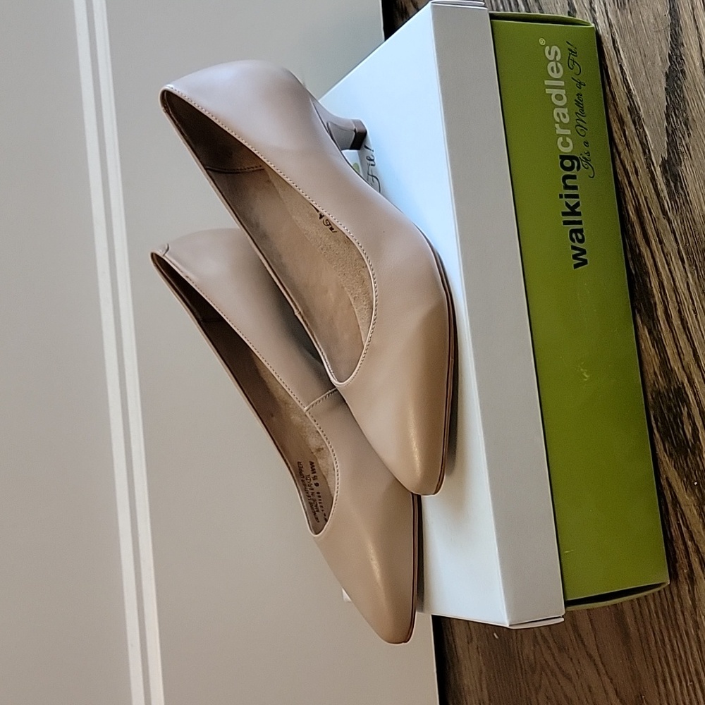 Walking Cradles Bobbi extra wide heel